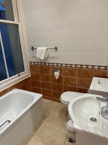Hadleigh Hotel Eastbourne Bagian luar foto